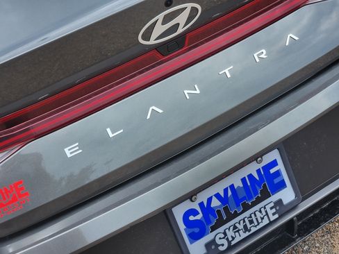 Used 2025 Hyundai Elantra SEL FWD image 8