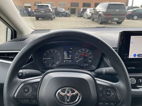 Used 2025 Toyota Corolla LE image 33