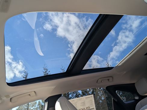 New 2026 Lexus RX 450h AWD image 18