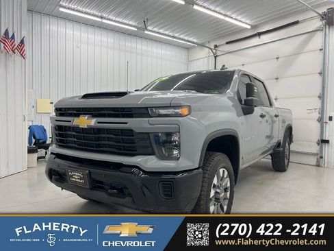 Used 2025 Chevrolet Silverado 2500 Custom w/ Custom Value Package image 6