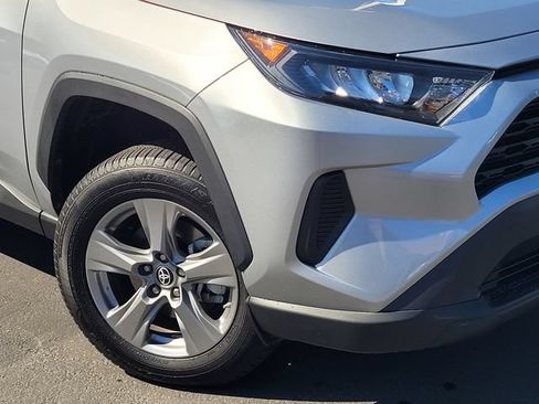 Certified 2022 Toyota RAV4 LE AWD/4WD image 3
