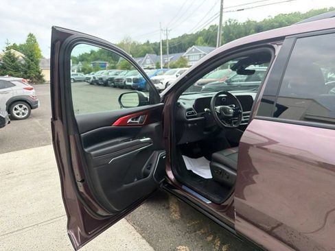 Used 2025 Chevrolet Traverse RS w/ LPO, Floor Liner Package AWD/4WD image 33