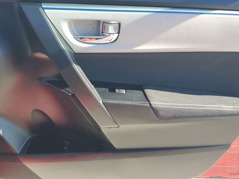 Used 2016 Toyota Corolla LE image 41