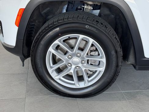 Used 2025 Jeep Grand Cherokee L Laredo image 4