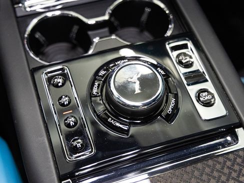 Certified 2025 Rolls-Royce Cullinan Black Badge AWD/4WD image 37