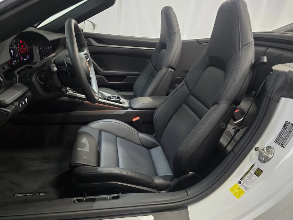 Certified 2025 Porsche 911 Carrera RWD image 15