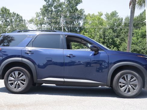 Used 2024 Nissan Pathfinder SV FWD image 5