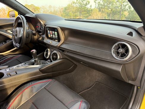 Used 2018 Chevrolet Camaro SS image 23