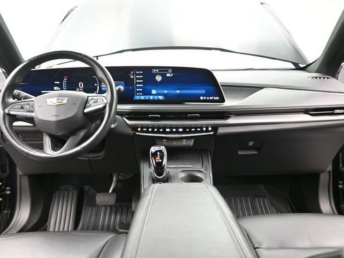 Used 2024 Cadillac XT4 Premium Luxury FWD image 15