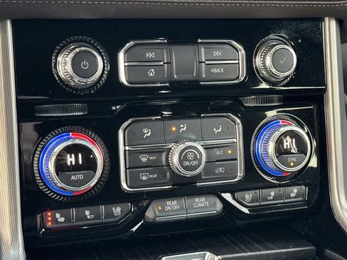 Used 2022 GMC Yukon XL Denali image 33