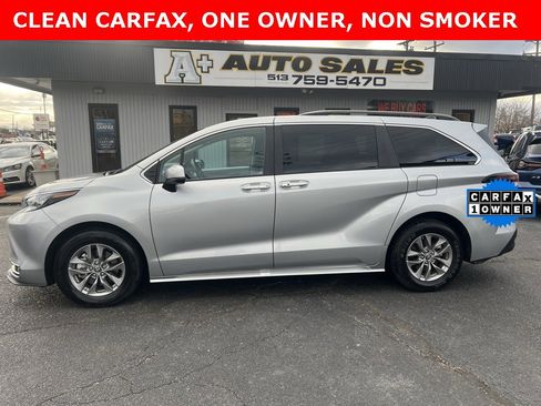 Used 2024 Toyota Sienna XLE image 1