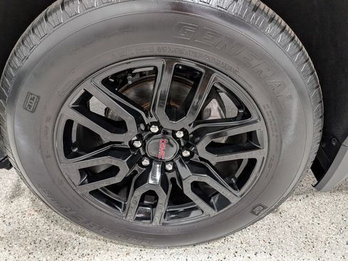 Used 2025 GMC Sierra 1500 Elevation image 10