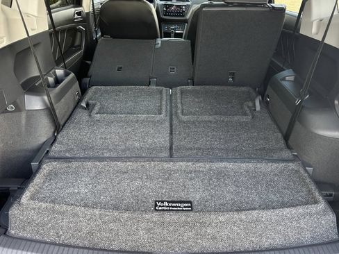 Used 2022 Volkswagen Tiguan SE w/ Panoramic Sunroof Package FWD image 16