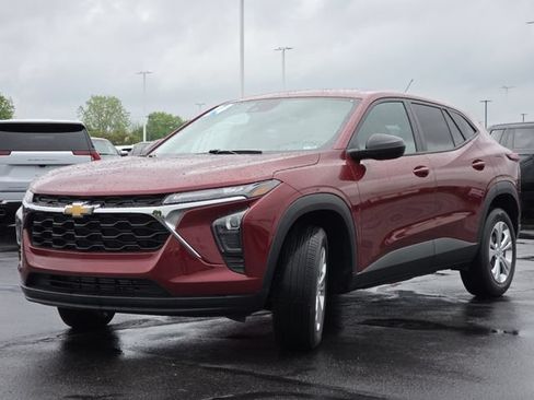 Certified 2024 Chevrolet Trax LS FWD image 14