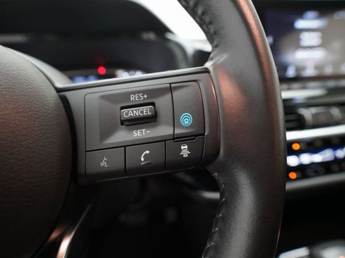 Certified 2024 Nissan Pathfinder SV image 17