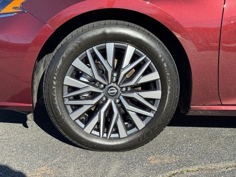 Certified 2025 Nissan Altima 2.5 SV image 9