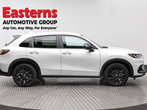 Used 2023 Honda HR-V Sport image 4