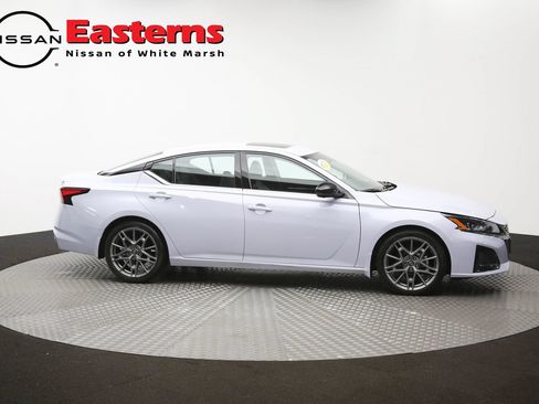 Used 2023 Nissan Altima 2.0 SR FWD image 45