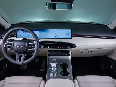 Used 2026 Genesis GV70 2.5T Select image 13