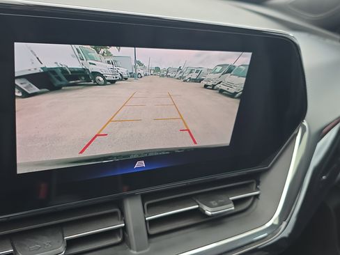 Used 2025 Chevrolet Trax RS w/ Sunroof Package FWD image 31