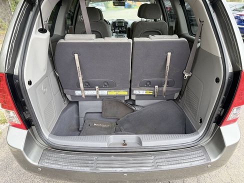 Used 2011 Kia Sedona EX FWD image 12
