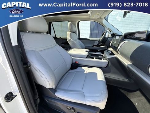 New 2026 Ford Expedition Active image 28