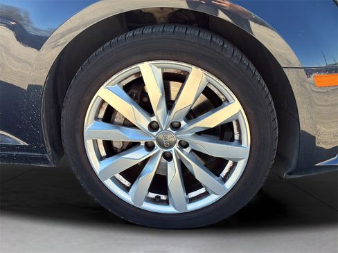 Used 2017 Audi A4 2.0T Premium w/ Convenience Package image 31