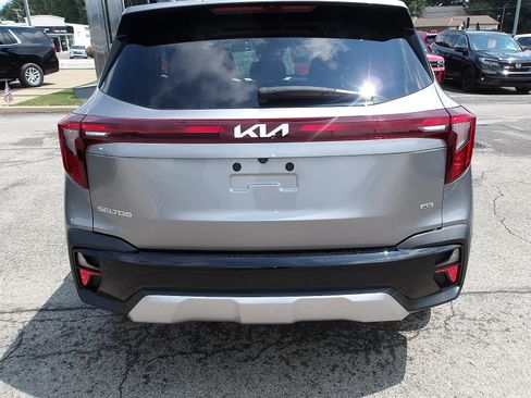 Used 2024 Kia Seltos EX AWD/4WD image 6