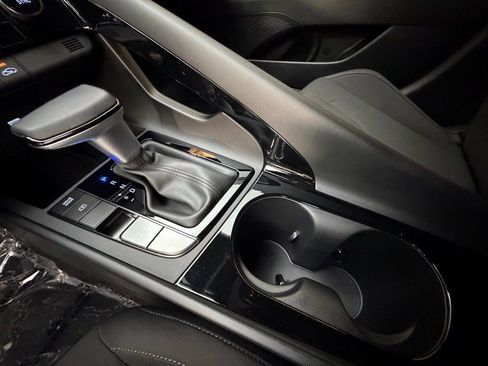 Certified 2025 Hyundai Elantra SEL image 19