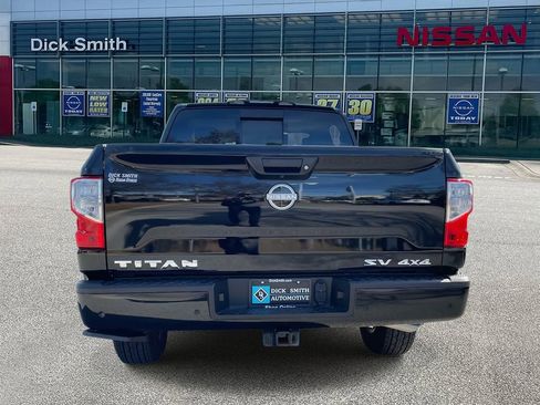 Used 2024 Nissan Titan SV w/ SV Convenience Package image 5