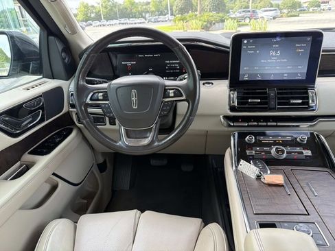Used 2019 Lincoln Navigator Select w/ Technology Package image 25