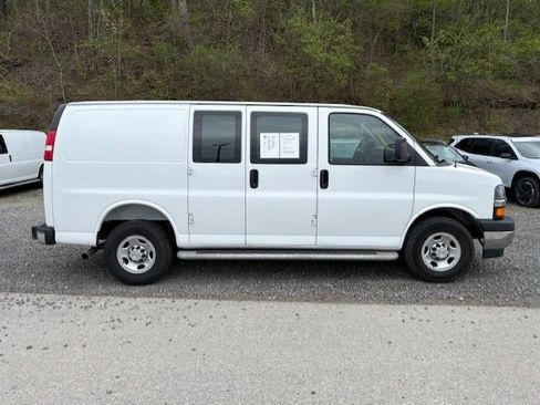 Used 2024 Chevrolet Express 2500 w/ Driver Convenience Package RWD image 5