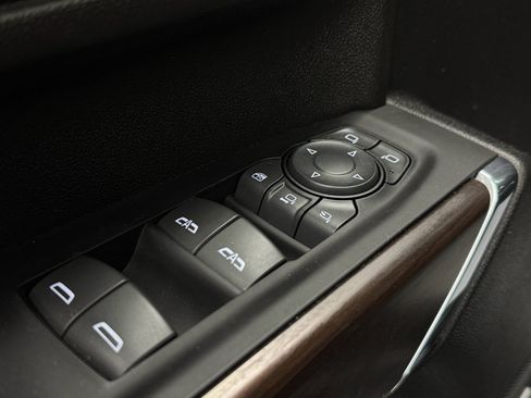 Used 2023 GMC Sierra 2500 SLT w/ SLT Preferred Package image 18