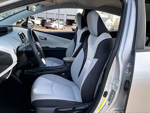 Used 2017 Toyota Prius Two image 7