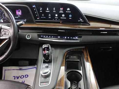 Used 2022 Cadillac Escalade Premium Luxury image 24