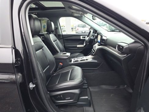 Used 2023 Ford Explorer XLT w/ Equipment Group 202A image 10