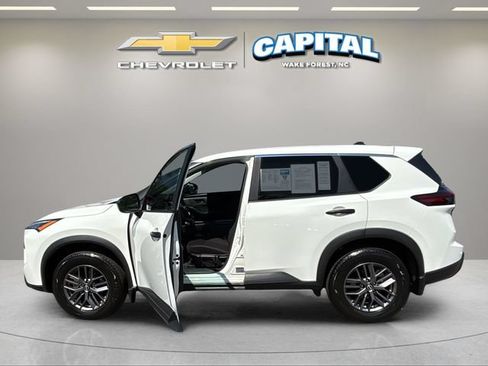 Used 2025 Nissan Rogue S FWD image 3
