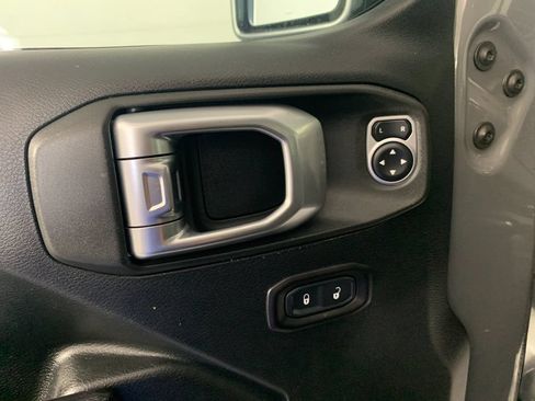 Used 2018 Jeep Wrangler Unlimited Rubicon w/ Cold Weather Group AWD/4WD image 14