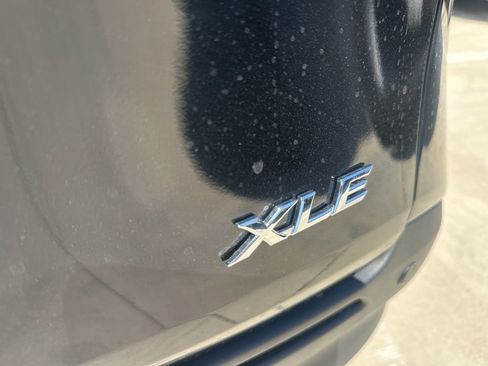New 2026 Toyota Sienna XLE FWD image 4