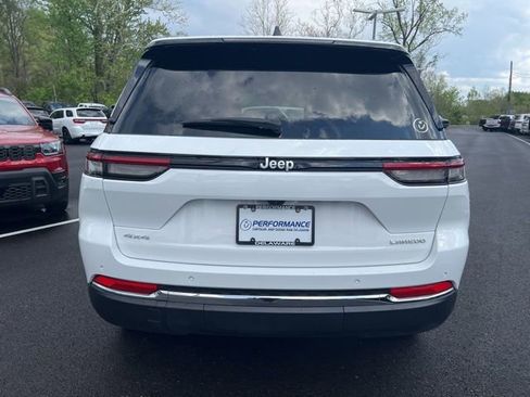 Used 2025 Jeep Grand Cherokee Laredo w/ Luxury Tech Group I AWD/4WD image 32