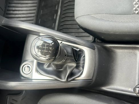 Used 2020 Nissan Versa S FWD image 25