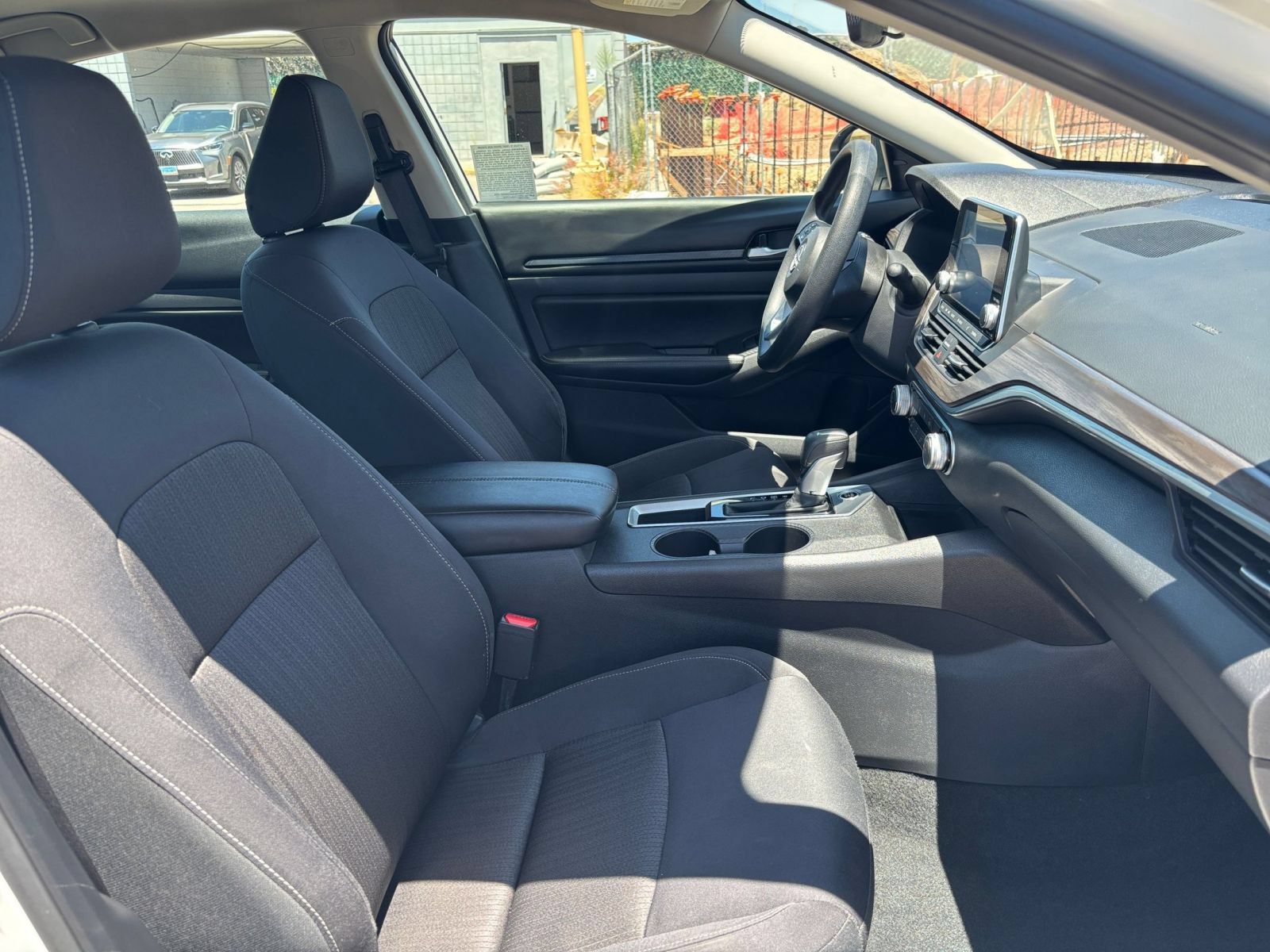 Used 2025 Nissan Altima 2.5 SV FWD image 35