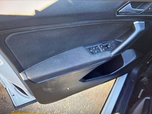 Used 2018 Volkswagen Tiguan S image 12