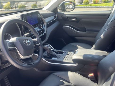 Used 2026 Toyota Highlander XLE AWD/4WD image 5