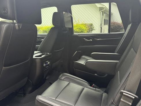 Used 2023 GMC Yukon Denali w/ Advanced Technology Package AWD/4WD image 9
