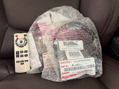 Certified 2023 Toyota Sienna Platinum image 23