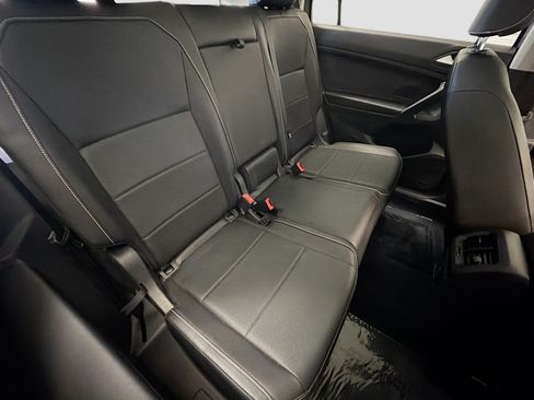 Used 2021 Volkswagen Tiguan SE FWD image 14