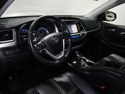 Used 2019 Toyota Highlander SE AWD/4WD image 17