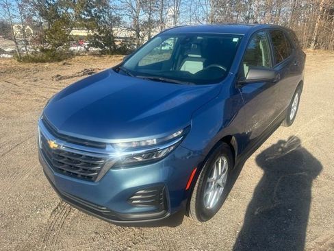 Used 2024 Chevrolet Equinox LS w/ LS Convenience Package image 3