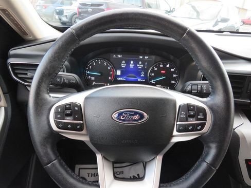Used 2022 Ford Explorer XLT w/ Equipment Group 202A AWD/4WD image 11